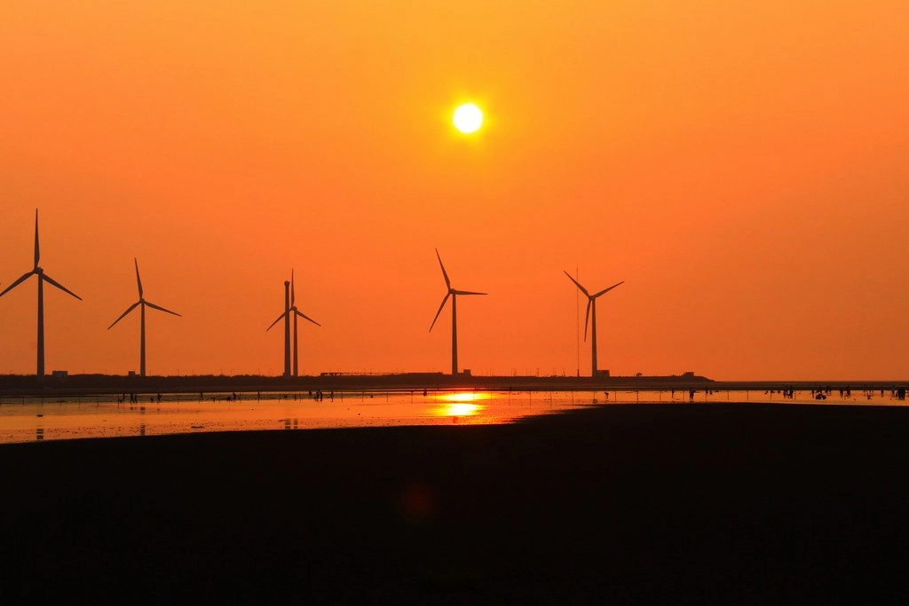台中清水|高美溼地,日本人一生必遊一次的景點,全球六大絕美天空之鏡 @飛天璇的口袋
