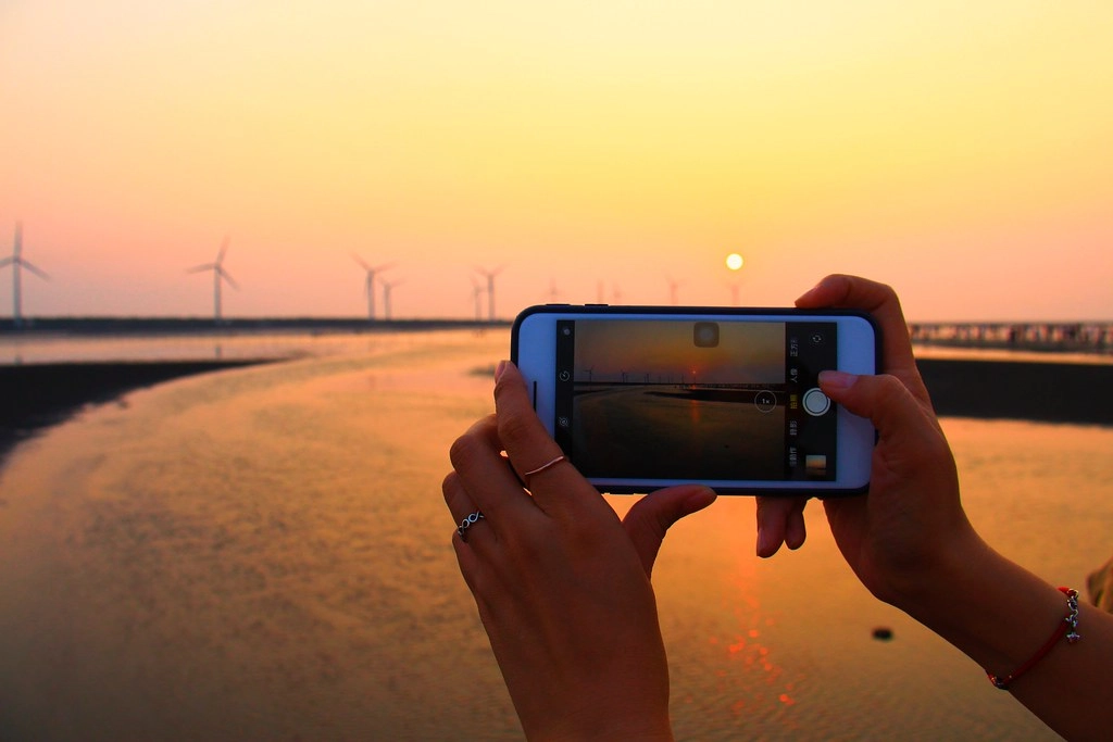 台中清水|高美溼地,日本人一生必遊一次的景點,全球六大絕美天空之鏡 @飛天璇的口袋