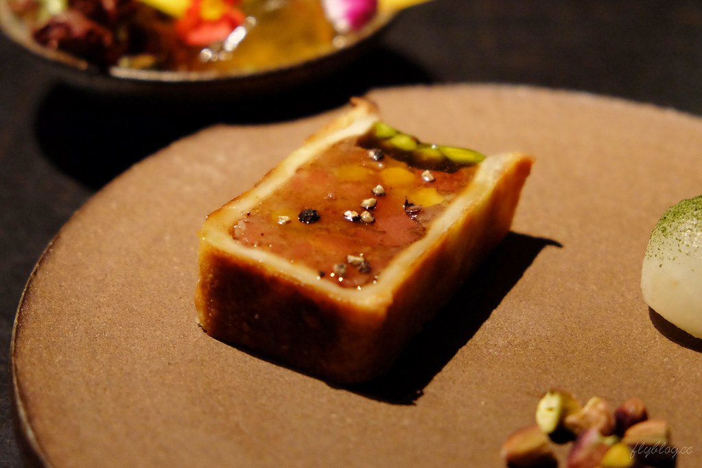 L’AROME 樂逢法式餐廳:紅點文旅B1~將台灣食材融入法式料理,傳承法國世紀名廚侯布雄的好手藝(已歇業) @飛天璇的口袋