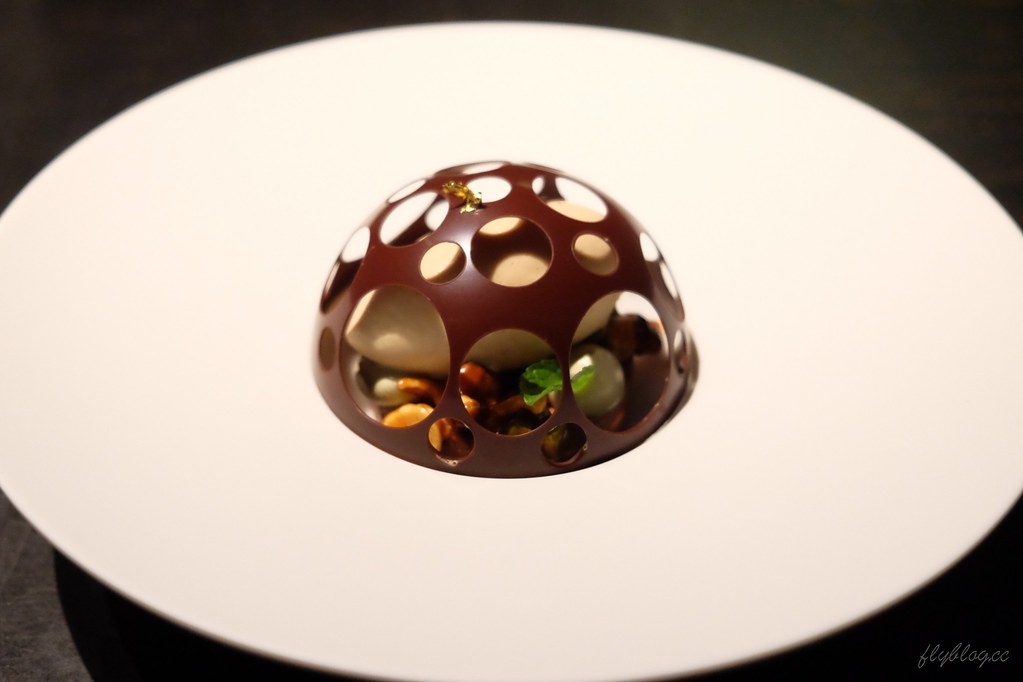 L’AROME 樂逢法式餐廳:紅點文旅B1~將台灣食材融入法式料理,傳承法國世紀名廚侯布雄的好手藝(已歇業) @飛天璇的口袋