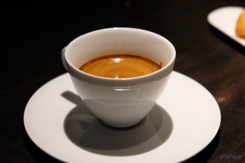 L’AROME 樂逢法式餐廳:紅點文旅B1~將台灣食材融入法式料理,傳承法國世紀名廚侯布雄的好手藝(已歇業) @飛天璇的口袋