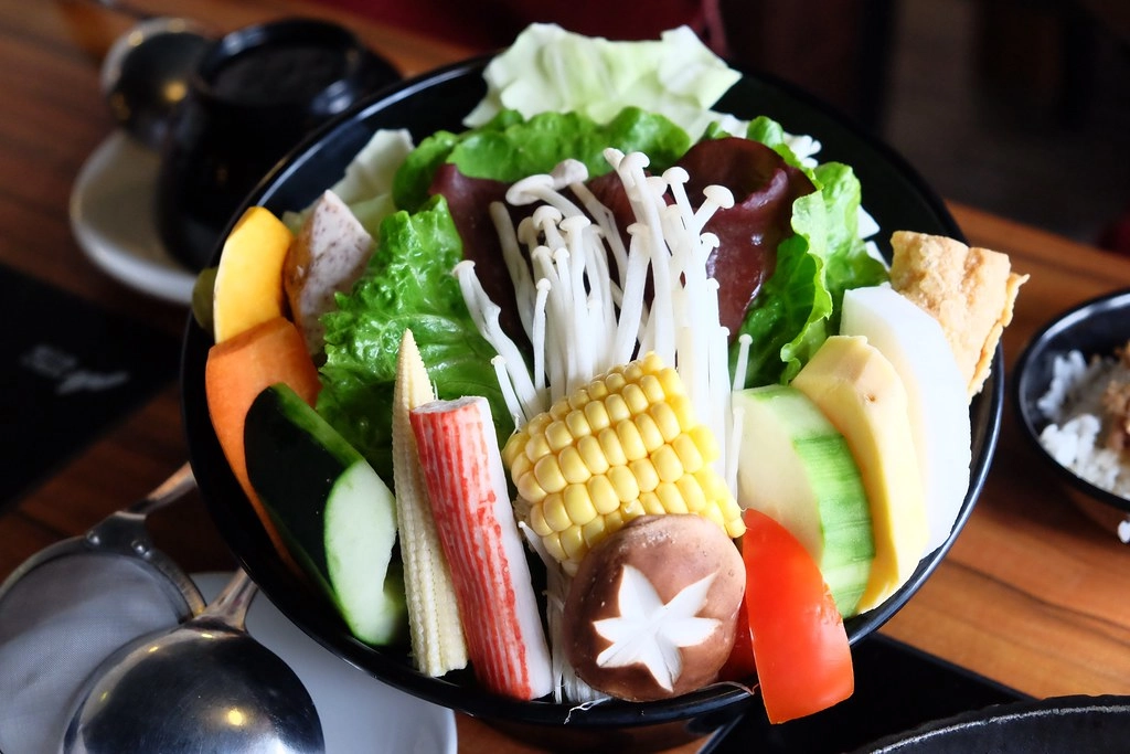 煲參參壽喜燒鍋物專門店:$389元以上吃到飽,10種湯頭特製湯頭、 M9澳洲黑毛和牛、特級松阪豬、波斯頓龍蝦等高級食材 @飛天璇的口袋