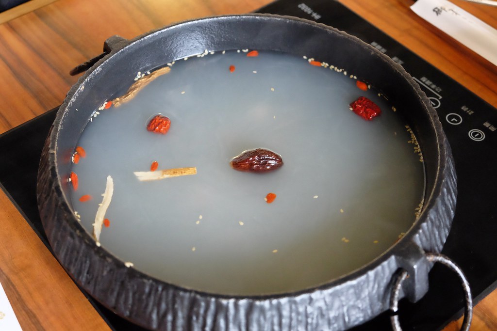 煲參參壽喜燒鍋物專門店:$389元以上吃到飽,10種湯頭特製湯頭、 M9澳洲黑毛和牛、特級松阪豬、波斯頓龍蝦等高級食材 @飛天璇的口袋