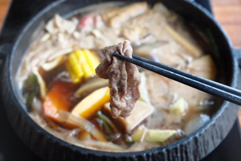 煲參參壽喜燒鍋物專門店:$389元以上吃到飽,10種湯頭特製湯頭、 M9澳洲黑毛和牛、特級松阪豬、波斯頓龍蝦等高級食材 @飛天璇的口袋