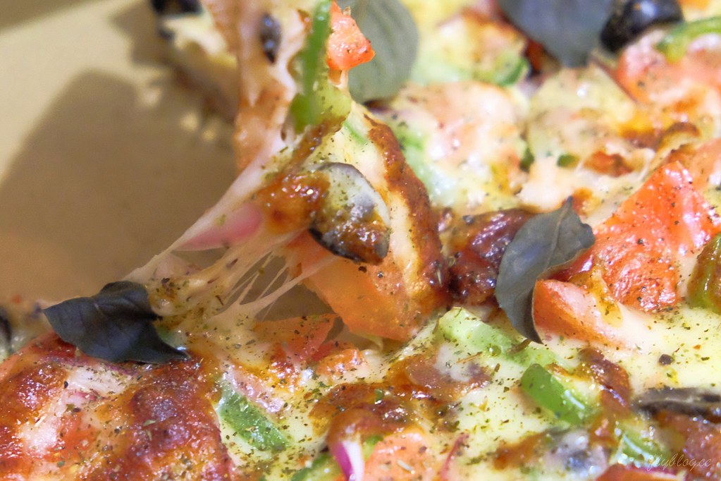 掐手披薩:外皮軟Q料好實在的披薩,北屯民俗公園附近美食,Foodpanda和Ubereats也很方便 @飛天璇的口袋