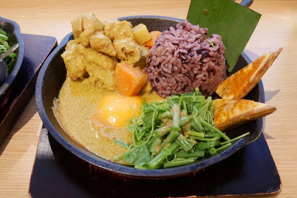 【台中西區】家咖哩:來自花蓮的超人氣咖哩專賣店,結合原住民料理的創新口感 @飛天璇的口袋