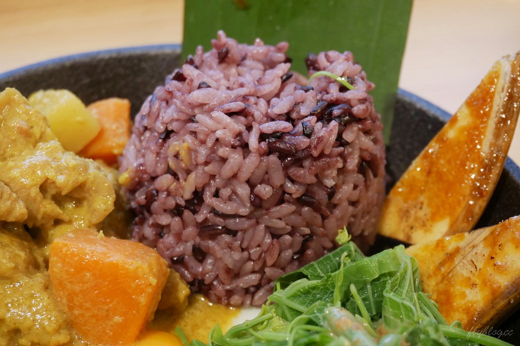 【台中西區】家咖哩:來自花蓮的超人氣咖哩專賣店,結合原住民料理的創新口感 @飛天璇的口袋