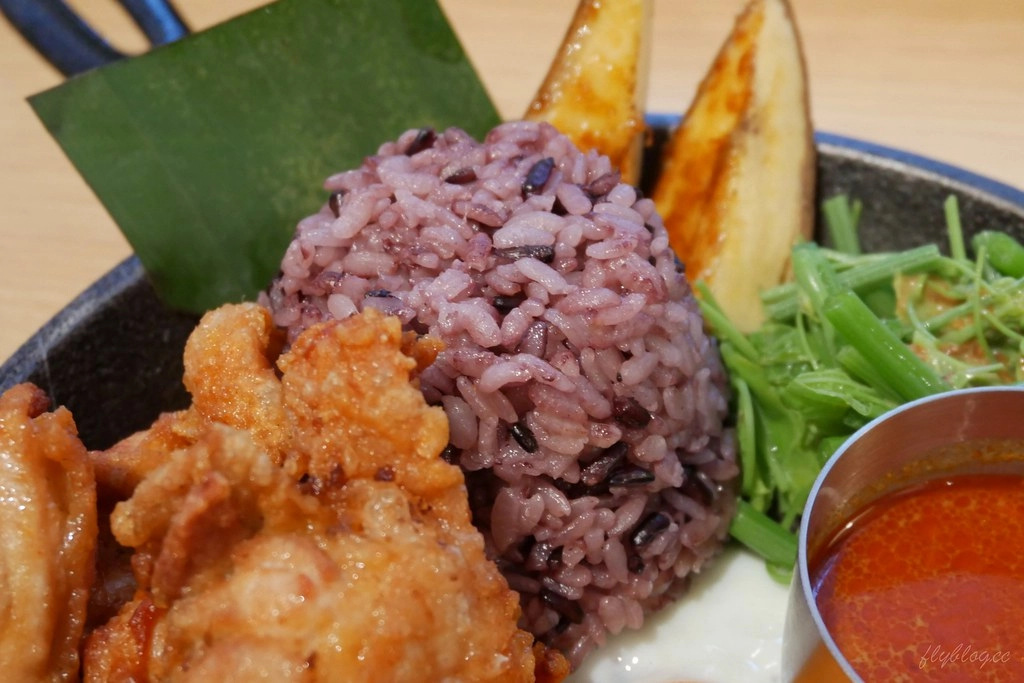 【台中西區】家咖哩:來自花蓮的超人氣咖哩專賣店,結合原住民料理的創新口感 @飛天璇的口袋