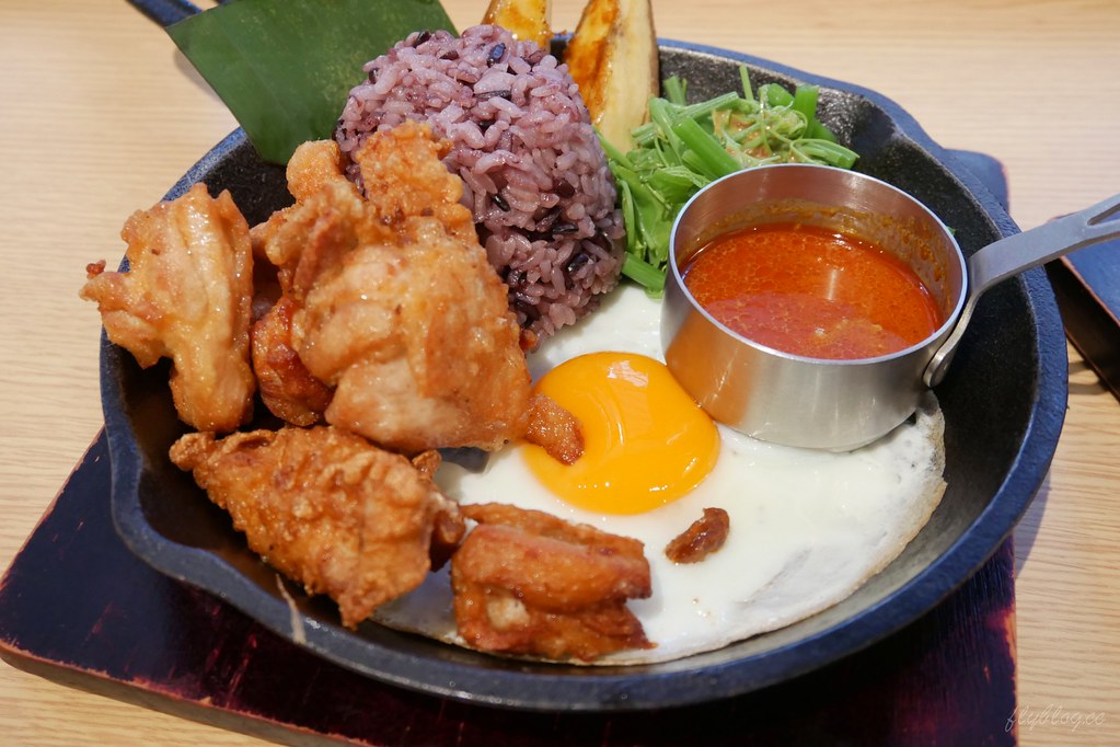 【台中西區】家咖哩:來自花蓮的超人氣咖哩專賣店,結合原住民料理的創新口感 @飛天璇的口袋