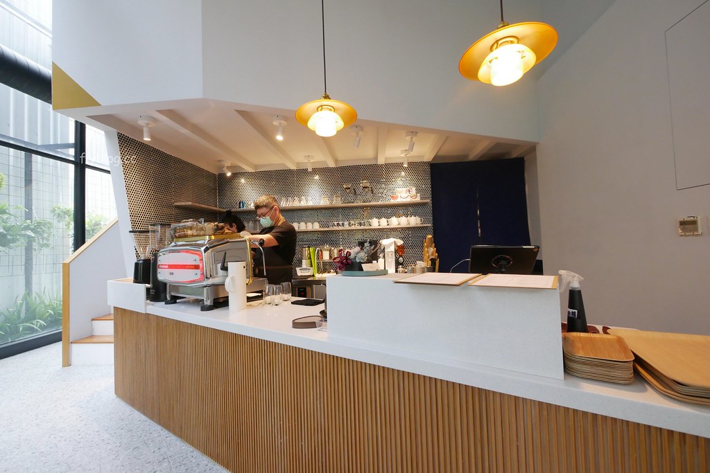 台中南屯|RUM Cafe,公益路北歐風玻璃屋咖啡館,早午餐、咖啡下午茶、與北歐生活風格 @飛天璇的口袋