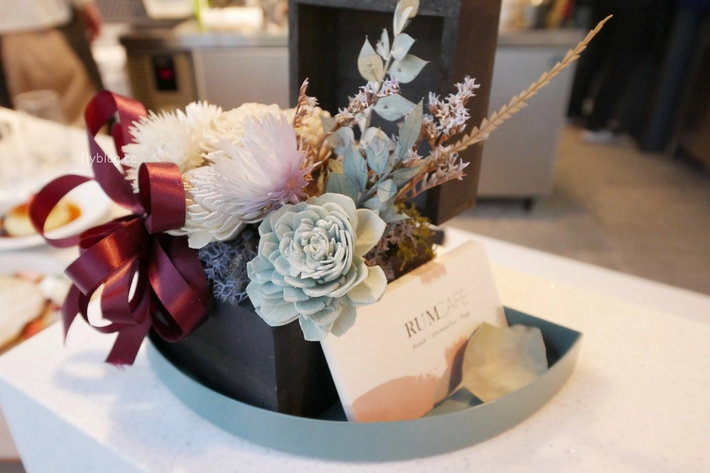 台中南屯|RUM Cafe,公益路北歐風玻璃屋咖啡館,早午餐、咖啡下午茶、與北歐生活風格 @飛天璇的口袋