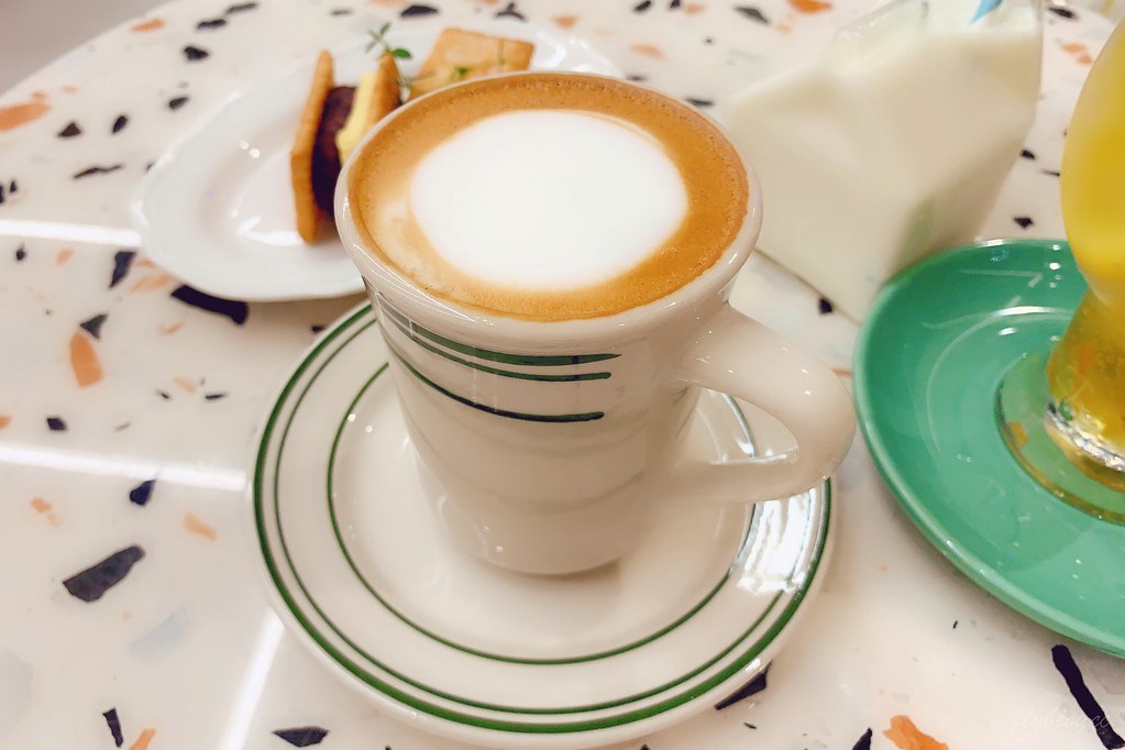 【台中南屯】Stunning Cafe,台中韓風好拍網美店,結合服飾店與咖啡館,環境和餐點都很可愛 @飛天璇的口袋