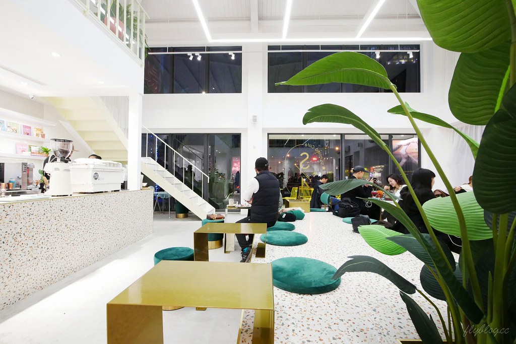 【台中南屯】Stunning Cafe,台中韓風好拍網美店,結合服飾店與咖啡館,環境和餐點都很可愛 @飛天璇的口袋