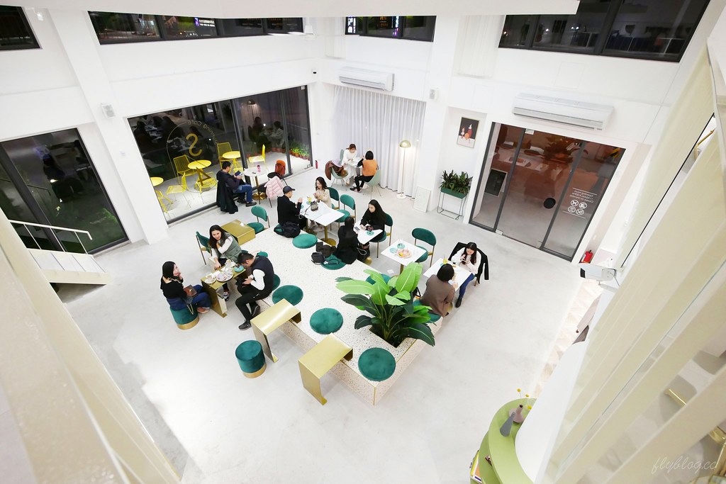 【台中南屯】Stunning Cafe,台中韓風好拍網美店,結合服飾店與咖啡館,環境和餐點都很可愛 @飛天璇的口袋