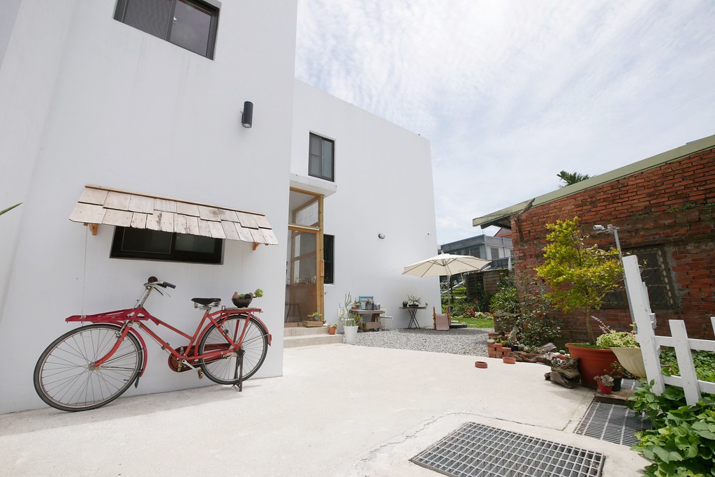 苗栗銅鑼|小樹的家咖啡民宿.漂亮唯美純白建築,每週只有營業兩天 @飛天璇的口袋