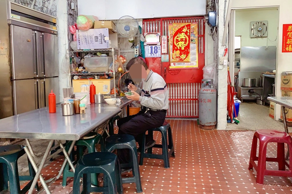 台中北屯|阿美姐炒麵.北屯國校巷傳統早午餐店,炒麵清爽好吃綜合湯料多有誠意 @飛天璇的口袋