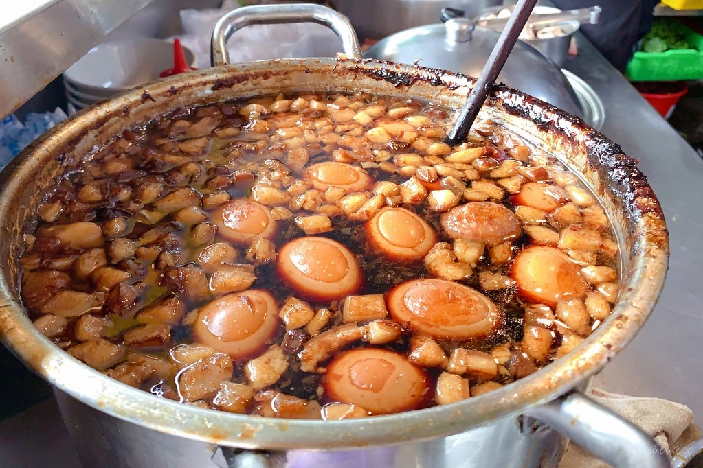 台中北屯|阿美姐炒麵.北屯國校巷傳統早午餐店,炒麵清爽好吃綜合湯料多有誠意 @飛天璇的口袋