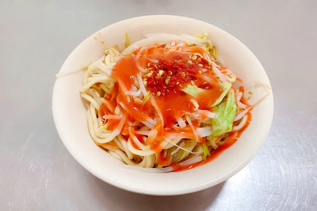 台中北屯|阿美姐炒麵.北屯國校巷傳統早午餐店,炒麵清爽好吃綜合湯料多有誠意 @飛天璇的口袋