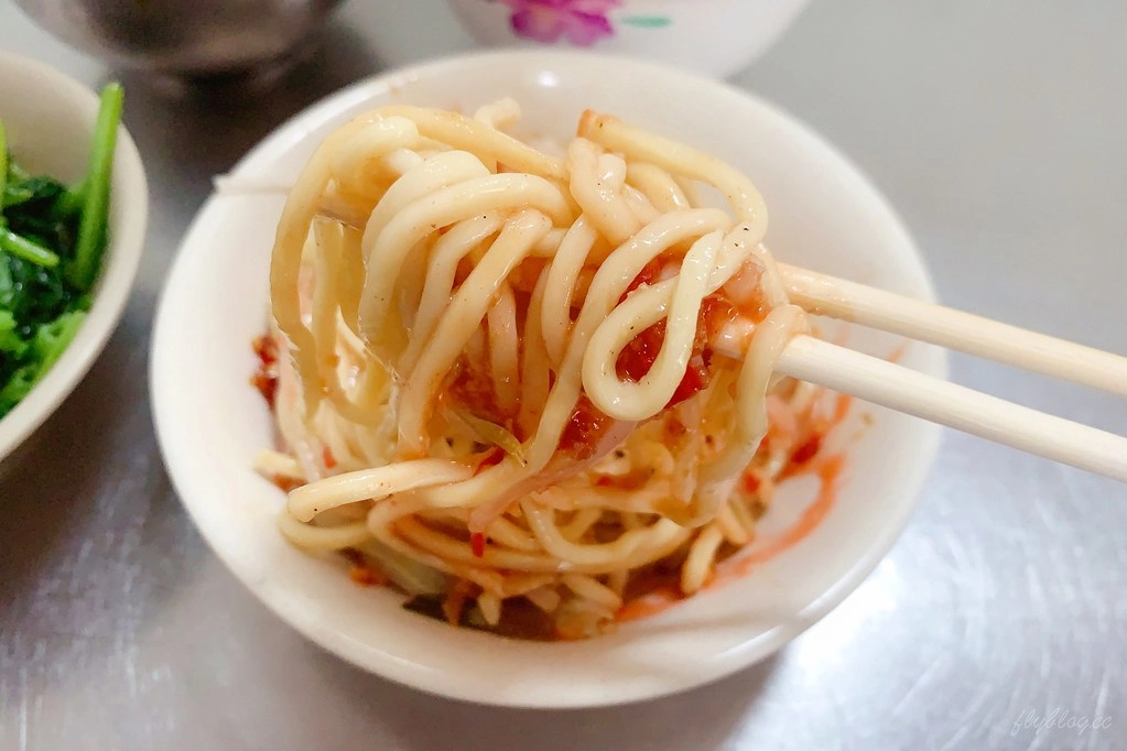 台中北屯|阿美姐炒麵.北屯國校巷傳統早午餐店,炒麵清爽好吃綜合湯料多有誠意 @飛天璇的口袋