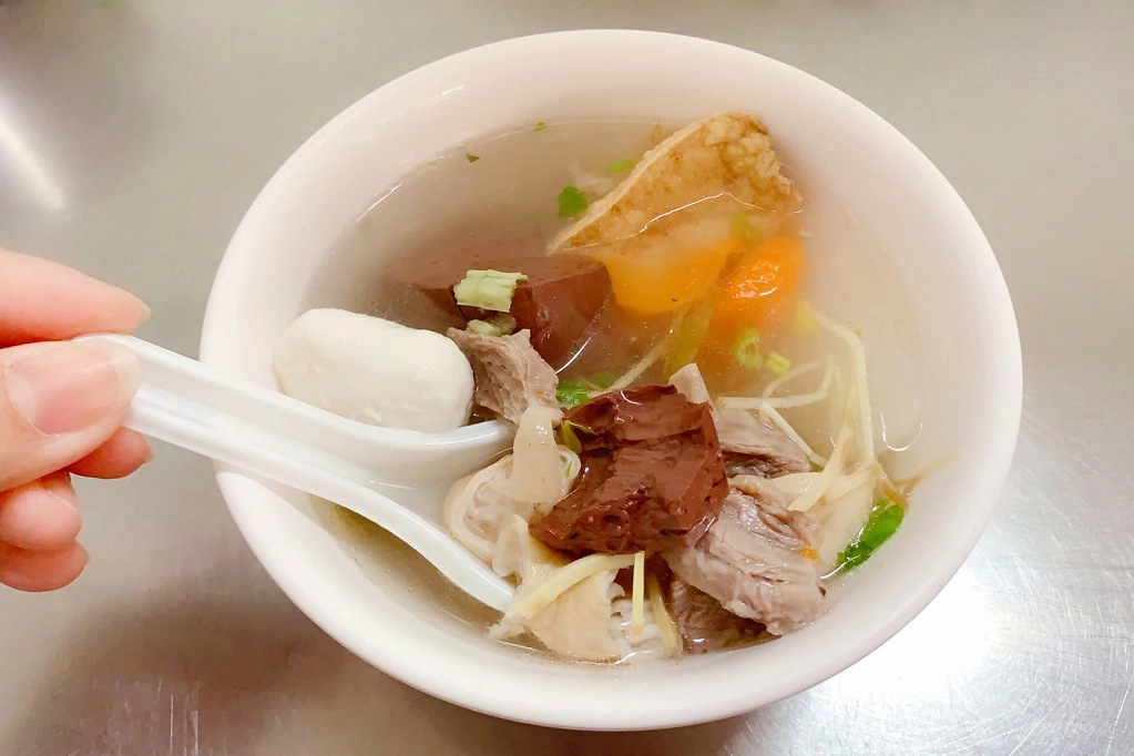 台中北屯|阿美姐炒麵.北屯國校巷傳統早午餐店,炒麵清爽好吃綜合湯料多有誠意 @飛天璇的口袋