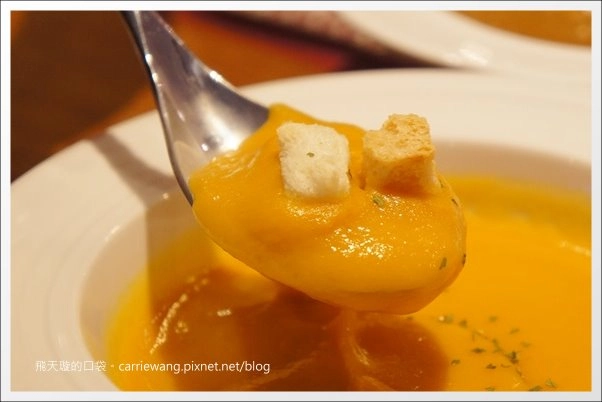 【台中輕食餐廳】Roots Lodge Café@台中廣三SOGO百貨3F。近期吃到最難忘的餐廳~ @飛天璇的口袋