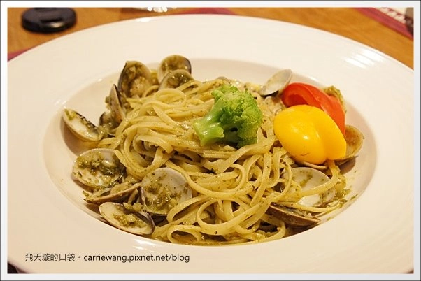 【台中輕食餐廳】Roots Lodge Café@台中廣三SOGO百貨3F。近期吃到最難忘的餐廳~ @飛天璇的口袋