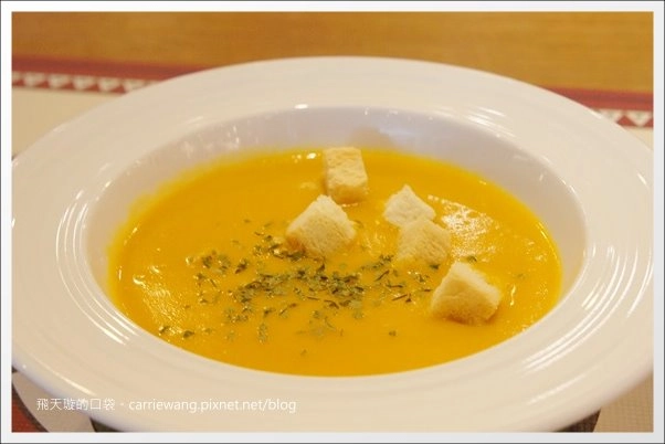 【台中輕食餐廳】Roots Lodge Café@台中廣三SOGO百貨3F。近期吃到最難忘的餐廳~ @飛天璇的口袋