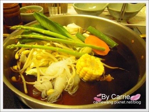 【台中壽司燒餐廳】MoMo Paradise壽喜燒專門店@勤美誠品店 @飛天璇的口袋 【台中壽司燒餐廳】MoMo Paradise壽喜燒專門店@勤美誠品店 @飛天璇的口袋