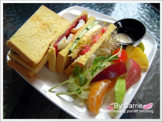 【台中早午餐】三角函數早午餐店.Brunch&Cafe @飛天璇的口袋 【台中早午餐】三角函數早午餐店.Brunch&Cafe @飛天璇的口袋