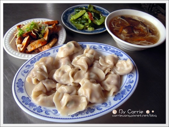 【台中向上市場】上上水餃+高雄鹹米苔目+冷凍芋+金華肉粽+哈爾濱葱餅+雞蛋糕 @飛天璇的口袋 【台中向上市場】上上水餃+高雄鹹米苔目+冷凍芋+金華肉粽+哈爾濱葱餅+雞蛋糕 @飛天璇的口袋