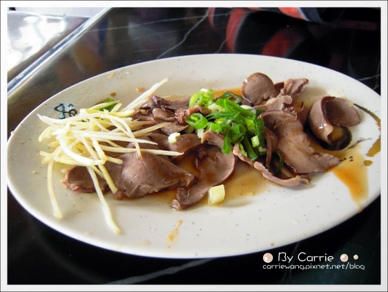 【台中向上市場】上上水餃+高雄鹹米苔目+冷凍芋+金華肉粽+哈爾濱葱餅+雞蛋糕 @飛天璇的口袋 【台中向上市場】上上水餃+高雄鹹米苔目+冷凍芋+金華肉粽+哈爾濱葱餅+雞蛋糕 @飛天璇的口袋