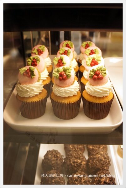 【台中蛋糕甜點】克勞蒂杯子蛋糕.Cloudy Cupcake@台中大遠百B2 @飛天璇的口袋 【台中蛋糕甜點】克勞蒂杯子蛋糕.Cloudy Cupcake@台中大遠百B2 @飛天璇的口袋