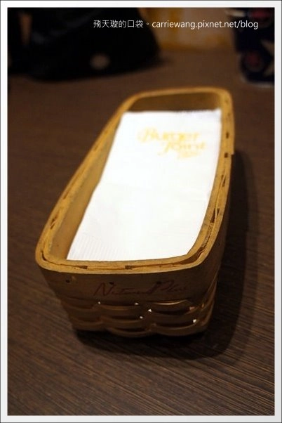 Burger Joint.7分SO朝富店:經典美食早午餐,讓人賴著不想走 @飛天璇的口袋 Burger Joint.7分SO朝富店:經典美食早午餐,讓人賴著不想走 @飛天璇的口袋