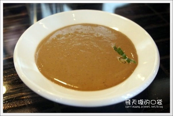 【台中火鍋吃到飽】小蒙牛頂級麻辣養生鍋。火鍋店也有三層…肉! @飛天璇的口袋 【台中火鍋吃到飽】小蒙牛頂級麻辣養生鍋。火鍋店也有三層…肉! @飛天璇的口袋