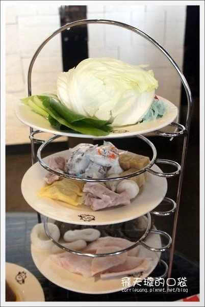 【台中火鍋吃到飽】小蒙牛頂級麻辣養生鍋。火鍋店也有三層…肉! @飛天璇的口袋 【台中火鍋吃到飽】小蒙牛頂級麻辣養生鍋。火鍋店也有三層…肉! @飛天璇的口袋