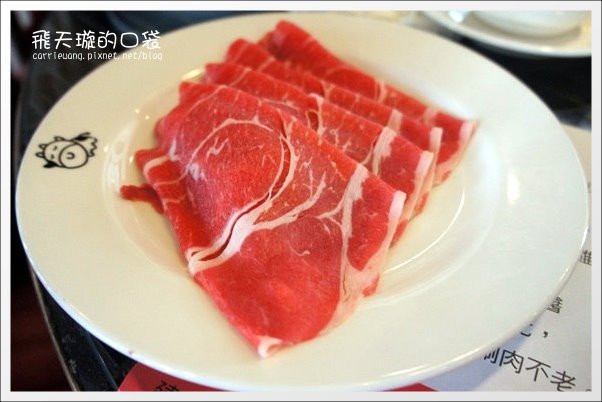 【台中火鍋吃到飽】小蒙牛頂級麻辣養生鍋。火鍋店也有三層…肉! @飛天璇的口袋 【台中火鍋吃到飽】小蒙牛頂級麻辣養生鍋。火鍋店也有三層…肉! @飛天璇的口袋