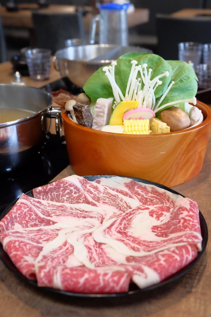 上官木桶鍋@台中朝富店┃台中西屯:北部以南第一間分店新開幕,甜蜜痛風鍋、大胃王套餐鍋霸氣上桌 @飛天璇的口袋 上官木桶鍋@台中朝富店┃台中西屯:北部以南第一間分店新開幕,甜蜜痛風鍋、大胃王套餐鍋霸氣上桌 @飛天璇的口袋