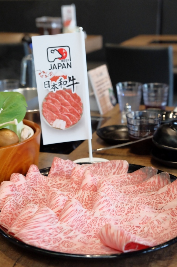 上官木桶鍋@台中朝富店┃台中西屯:北部以南第一間分店新開幕,甜蜜痛風鍋、大胃王套餐鍋霸氣上桌 @飛天璇的口袋 上官木桶鍋@台中朝富店┃台中西屯:北部以南第一間分店新開幕,甜蜜痛風鍋、大胃王套餐鍋霸氣上桌 @飛天璇的口袋