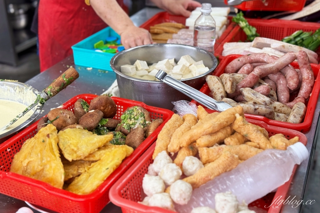 台中北屯｜豬頭三的店．大坑必吃炸粿蚵嗲，用吸管吸的大骨筍湯 @飛天璇的口袋
