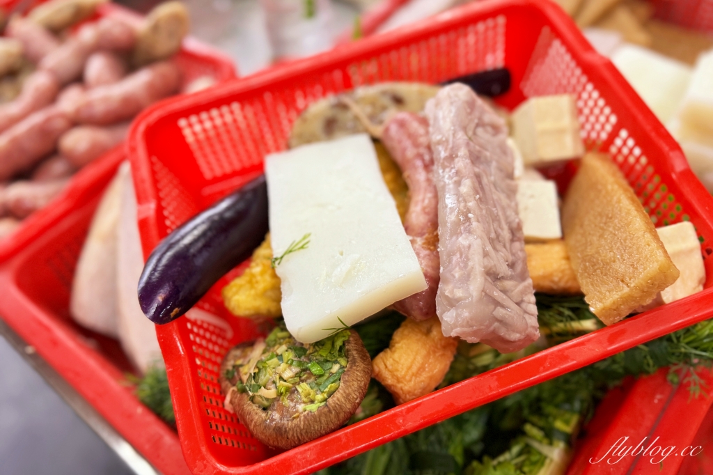 台中北屯｜豬頭三的店．大坑必吃炸粿蚵嗲，用吸管吸的大骨筍湯 @飛天璇的口袋