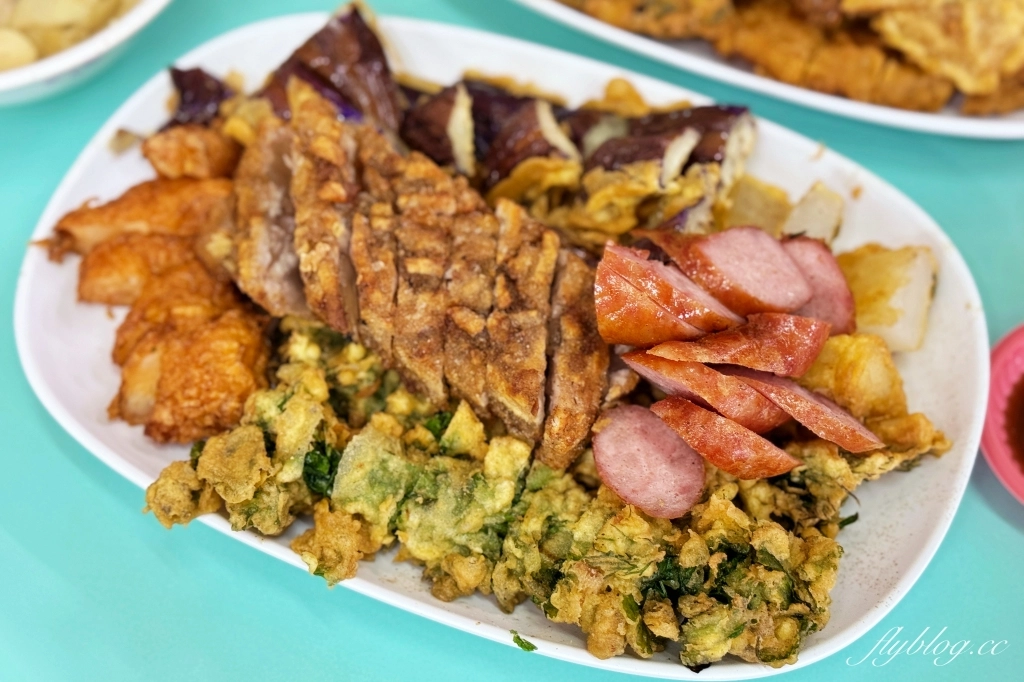 台中北屯｜豬頭三的店．大坑必吃炸粿蚵嗲，用吸管吸的大骨筍湯 @飛天璇的口袋