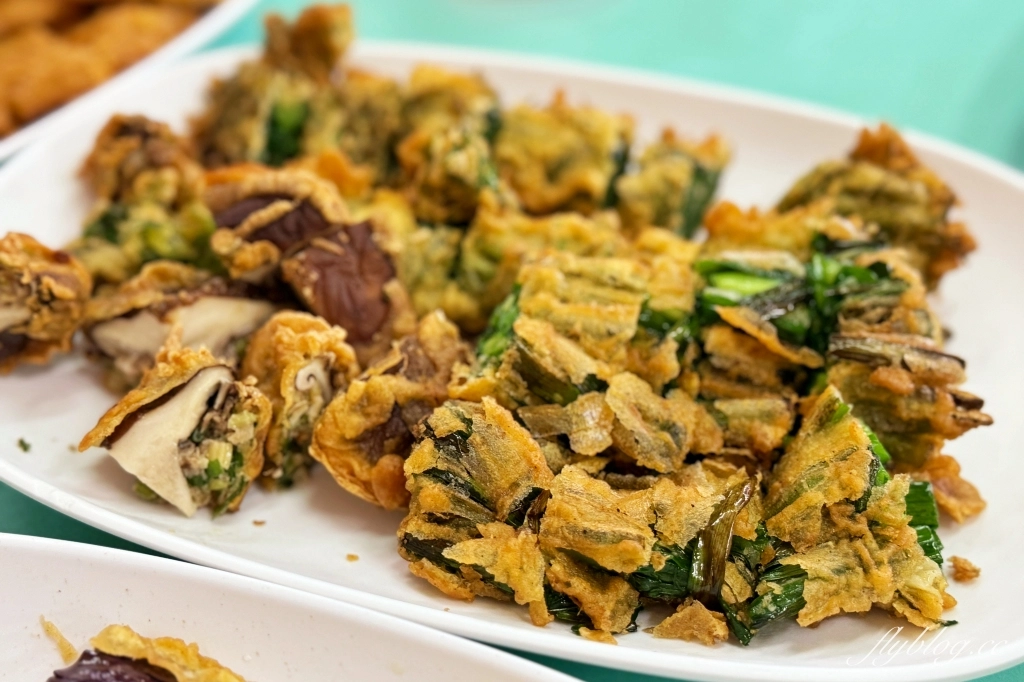 台中北屯｜豬頭三的店．大坑必吃炸粿蚵嗲，用吸管吸的大骨筍湯 @飛天璇的口袋