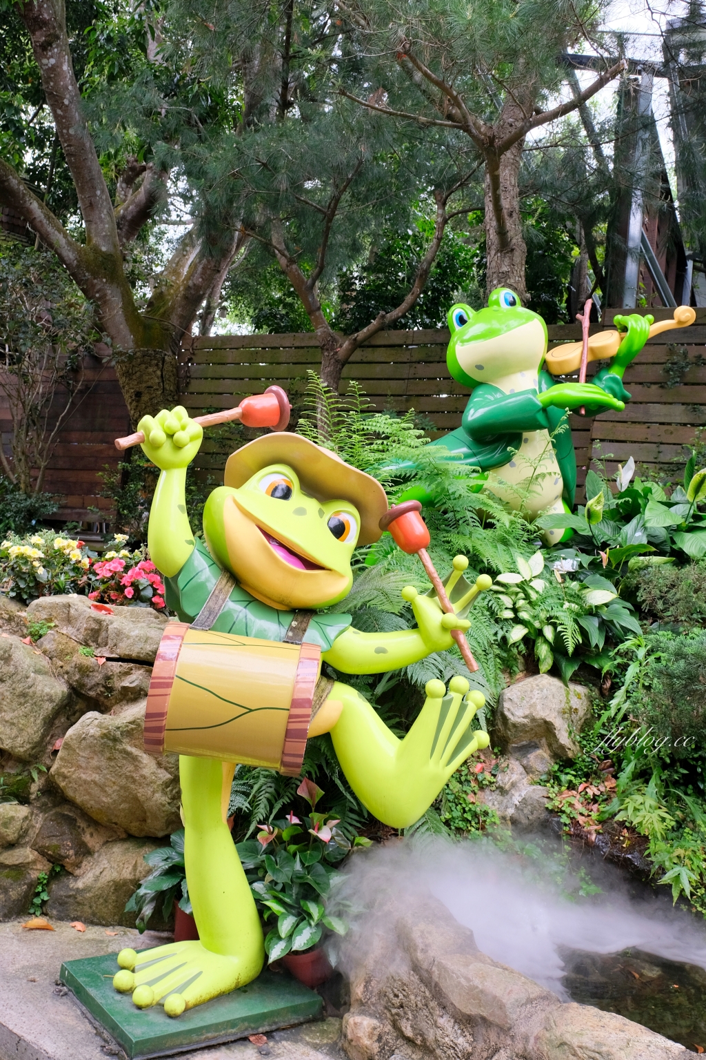 苗栗卓蘭｜花露休閒農場．4~6月繡球花季，全台唯一繡球花小火車，夢幻繡球花冰淇淋 @飛天璇的口袋