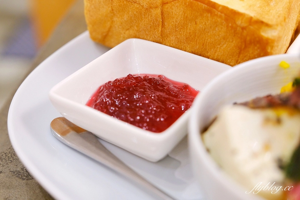 台中西屯｜目覺咖啡 mezamashikohi urban．日式無印良品風格目覺二店 @飛天璇的口袋