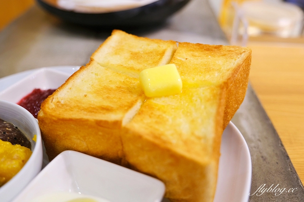 台中西屯｜目覺咖啡 mezamashikohi urban．日式無印良品風格目覺二店 @飛天璇的口袋