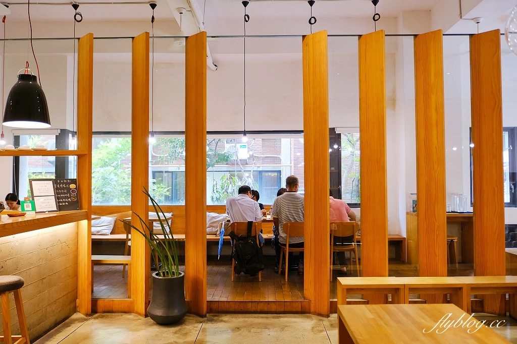 台中西屯｜目覺咖啡 mezamashikohi urban．日式無印良品風格目覺二店 @飛天璇的口袋