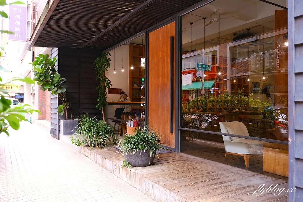 台中西屯｜目覺咖啡 mezamashikohi urban．日式無印良品風格目覺二店 @飛天璇的口袋