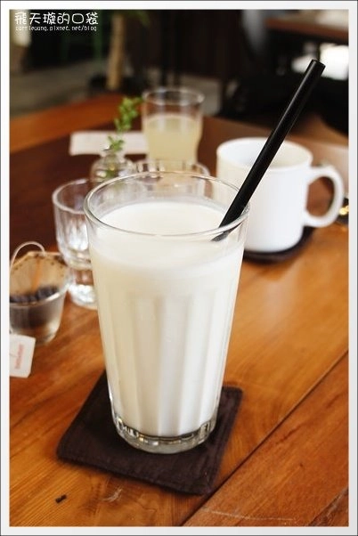 台中西區｜田樂小公園店．老宅改建早午餐店，坐擁公園綠意美景 @飛天璇的口袋