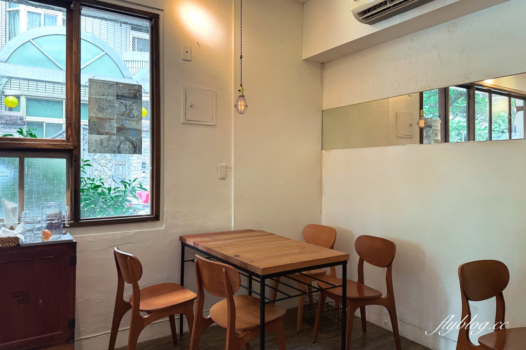 台中西區｜田樂小公園店．老宅改建早午餐店，坐擁公園綠意美景 @飛天璇的口袋