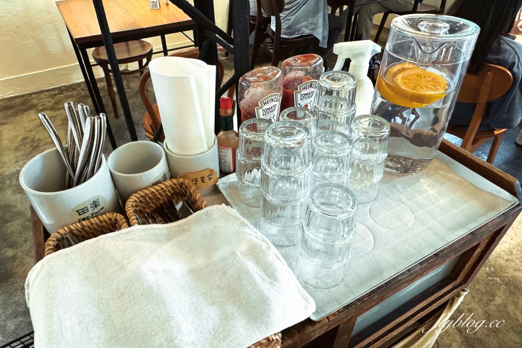 台中西區｜田樂小公園店．老宅改建早午餐店，坐擁公園綠意美景 @飛天璇的口袋